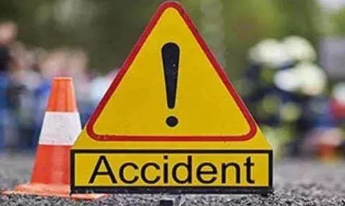 തായന്നൂര്‍ എണ്ണപ്പാറയില്‍ ബൈക്കും കാറും കൂട്ടിയിടിച്ച് പതിനേഴുകാരനടക്കം രണ്ടുപേര്‍ക്ക് പരിക്ക്