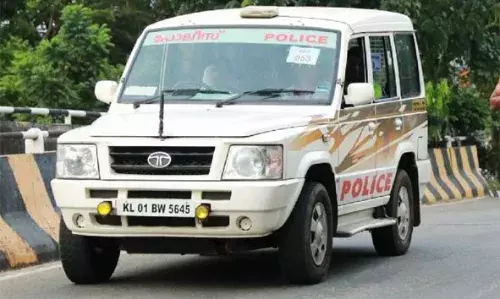 നിയന്ത്രണം വിട്ട വാന്‍ കുറ്റിക്കാട്ടിലേക്ക് പാഞ്ഞുകയറി; മയക്ക് മരുന്ന് ഉപയോഗിച്ചെന്ന് ആരോപിച്ച് ഡ്രൈവര്‍ക്ക് ആള്‍ക്കൂട്ട മര്‍ദ്ദനം