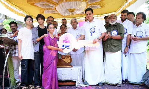 കരുതലിന്റെ മാതൃകാപാഠവുമായി സി.ജെ ഹോം പദ്ധതി; മൂന്നാമത് വീടിന്റെ താക്കോല് സ്പീക്കര് കൈമാറി കരുതലിന്റെ മാതൃകാപാഠവുമായി സി.ജെ ഹോം പദ്ധതി; മൂന്നാമത് വീടിന്റെ താക്കോല് സ്പീക്കര് കൈമാറി