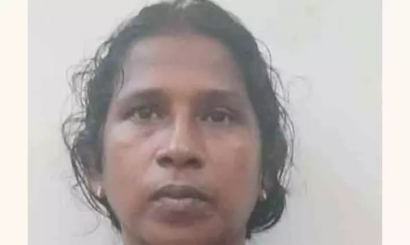 വീട് കുത്തിത്തുറന്ന് മൂന്നരപവന് സ്വര്ണ്ണം കവര്ന്ന സംഭവം; ബന്ധുവായ യുവതിയെ കുടുക്കിയത് നിരീക്ഷണ ക്യാമറയിലെ ദൃശ്യം വീട് കുത്തിത്തുറന്ന് മൂന്നരപവന് സ്വര്ണ്ണം കവര്ന്ന സംഭവം; ബന്ധുവായ യുവതിയെ കുടുക്കിയത് നിരീക്ഷണ ക്യാമറയിലെ ദൃശ്യം