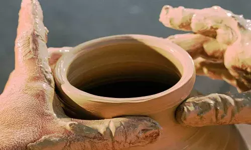 ഭൗമസൂചികാ പദവി കാത്ത് എരിക്കുളം കളിമണ് പാത്രങ്ങള്; നടപടികള് അവസാന ഘട്ടത്തില് ഭൗമസൂചികാ പദവി കാത്ത് എരിക്കുളം കളിമണ് പാത്രങ്ങള്; നടപടികള് അവസാന ഘട്ടത്തില്