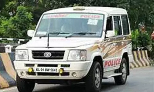 വാഴയുടെ കൈ വെട്ടിയെന്നാരോപിച്ച് യുവാവിനെ ക്രൂരമായി മര്‍ദിച്ചു: സ്ത്രീകള്‍ അടക്കമുള്ളവര്‍ക്കെതിരെ ജാമ്യമില്ലാ കേസ്