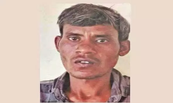 5 വയസുകാരിയെ പീഡിപ്പിച്ച് കൊലപ്പെടുത്തിയ കേസ്; പൊലീസ് ഏറ്റുമുട്ടലില് കൊല്ലപ്പെട്ട പ്രതിയുടെ സംസ്കാരം 20 ദിവസത്തിന് ശേഷം നടത്തി 5 വയസുകാരിയെ പീഡിപ്പിച്ച് കൊലപ്പെടുത്തിയ കേസ്; പൊലീസ് ഏറ്റുമുട്ടലില് കൊല്ലപ്പെട്ട പ്രതിയുടെ സംസ്കാരം 20 ദിവസത്തിന് ശേഷം നടത്തി