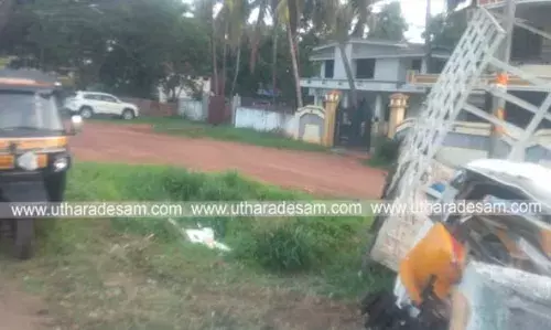 അപകട മുനമ്പായി പൂച്ചക്കാട്ടെ കലുങ്ക്; വാന്‍ മറിഞ്ഞ് പരിക്കേറ്റവരുടെ നില ഗുരുതരം