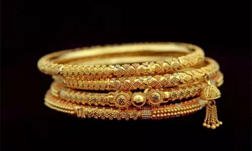 ഒരിടവേളയ്ക്കുശേഷം കുതിപ്പുമായി വീണ്ടും സ്വര്ണം; പവന് 70,200 രൂപ ഒരിടവേളയ്ക്കുശേഷം കുതിപ്പുമായി വീണ്ടും സ്വര്ണം; പവന് 70,200 രൂപ