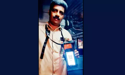 ജില്ലയിലും കെ.എസ്.ആര്.ടി.സിയില് ഡിജിറ്റല് ടിക്കറ്റ് സംവിധാനം തുടങ്ങി; ദുരിതമെന്ന് ജീവനക്കാര് ജില്ലയിലും കെ.എസ്.ആര്.ടി.സിയില് ഡിജിറ്റല് ടിക്കറ്റ് സംവിധാനം തുടങ്ങി; ദുരിതമെന്ന് ജീവനക്കാര്