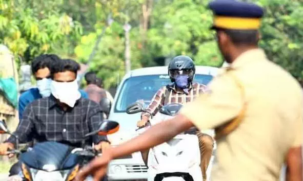 കാഞ്ഞങ്ങാട്ട് ട്രാഫിക് ഡ്യൂട്ടിക്കിടെ ഹോംഗാര്ഡ് കുഴഞ്ഞുവീണു കാഞ്ഞങ്ങാട്ട് ട്രാഫിക് ഡ്യൂട്ടിക്കിടെ ഹോംഗാര്ഡ് കുഴഞ്ഞുവീണു