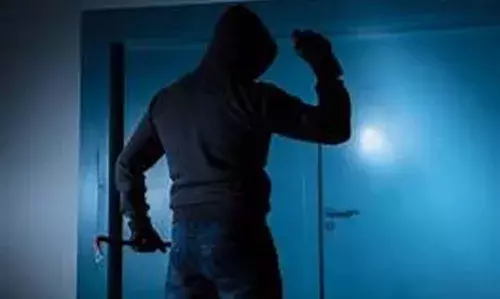 സ്വകാര്യ ആസ്പത്രിയില്‍ നിന്ന് ഹോംനഴ് സിന്റെ പണവും രേഖകളും കവര്‍ന്നതായി പരാതി