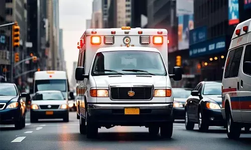 ആംബുലന്‍സിന് എങ്ങനെ വഴിമാറിക്കൊടുക്കണം; സൈറണ്‍ കേട്ടാല്‍ പരിഭ്രാന്തരാവാറുണ്ടോ?