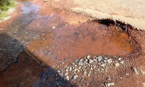 അനങ്ങാതെ അധികൃതര്; ദിവസവും പാഴാകുന്നത് ആയിരക്കണക്കിന് ലിറ്റര് ജലം അനങ്ങാതെ അധികൃതര്; ദിവസവും പാഴാകുന്നത് ആയിരക്കണക്കിന് ലിറ്റര് ജലം