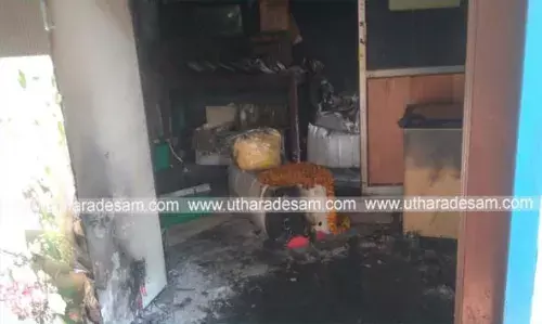 കാഞ്ഞങ്ങാട് പൂക്കടയില്‍ തീപിടിത്തം; ലക്ഷങ്ങളുടെ നഷ്ടം