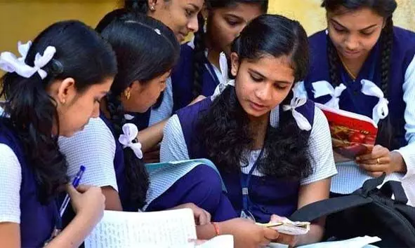 പ്ലസ് വണ് പ്രവേശനം; മലപ്പുറത്തും കാസര്കോട്ടും അനുവദിച്ച 138 താല്ക്കാലിക ബാച്ചുകള് നിലനിര്ത്തും പ്ലസ് വണ് പ്രവേശനം; മലപ്പുറത്തും കാസര്കോട്ടും അനുവദിച്ച 138 താല്ക്കാലിക ബാച്ചുകള് നിലനിര്ത്തും