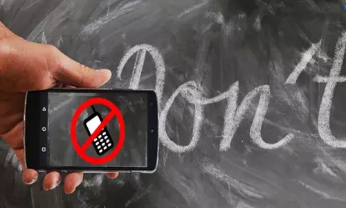 അബുദാബി സ്‌കൂളുകളില്‍ ഫോണിനും സ്മാര്‍ട്ട് വാച്ചുകള്‍ക്കും സമ്പൂര്‍ണ നിരോധനം