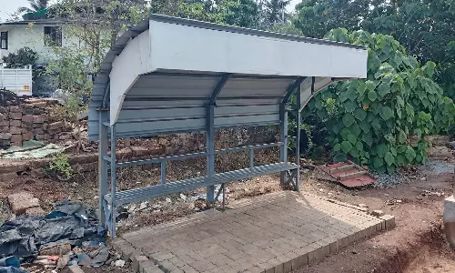 ദേശീയപാതയിലെ ബസ് കാത്തിരിപ്പ് കേന്ദ്രങ്ങള് വേഗത്തില് പൂര്ത്തിയാക്കണമെന്ന് ആവശ്യമുയരുന്നു ദേശീയപാതയിലെ ബസ് കാത്തിരിപ്പ് കേന്ദ്രങ്ങള് വേഗത്തില് പൂര്ത്തിയാക്കണമെന്ന് ആവശ്യമുയരുന്നു