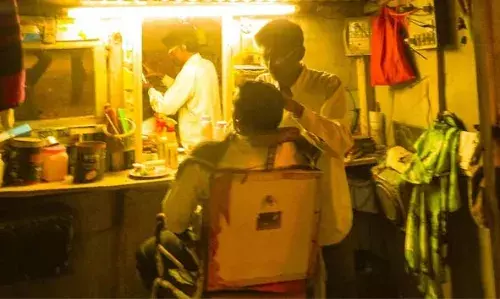 ദളിതര് മുടി വെട്ടാനെത്തി; കര്ണാടകയില് മുഴുവന് ബാര്ബര് ഷോപ്പുകളും അടച്ച് വിവേചനം ദളിതര് മുടി വെട്ടാനെത്തി; കര്ണാടകയില് മുഴുവന് ബാര്ബര് ഷോപ്പുകളും അടച്ച് വിവേചനം