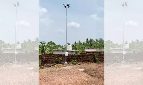 ഉടമയുടെ അനുവാദമില്ലാതെ തെരുവ് വിളക്ക് സ്ഥാപിച്ചതായി പരാതി ഉടമയുടെ അനുവാദമില്ലാതെ തെരുവ് വിളക്ക് സ്ഥാപിച്ചതായി പരാതി