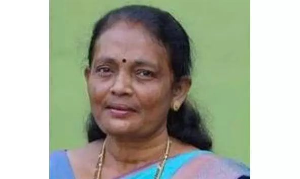 ബസില് നിന്ന് ഇറങ്ങി റോഡ് മുറിച്ചുകടക്കുന്നതിനിടെ കാറിടിച്ച് കാല്നടയാത്രക്കാരിക്ക് ദാരുണാന്ത്യം ബസില് നിന്ന് ഇറങ്ങി റോഡ് മുറിച്ചുകടക്കുന്നതിനിടെ കാറിടിച്ച് കാല്നടയാത്രക്കാരിക്ക് ദാരുണാന്ത്യം