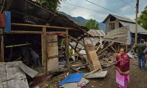 ചണ്ഡിഗഢിലും കനത്തജാഗ്രത; എയര് സൈറണ് മുഴങ്ങി മുന്നറിയിപ്പ്; ജനങ്ങളോട് പുറത്തിറങ്ങരുതെന്ന് നിര്ദേശം ചണ്ഡിഗഢിലും കനത്തജാഗ്രത; എയര് സൈറണ് മുഴങ്ങി മുന്നറിയിപ്പ്; ജനങ്ങളോട് പുറത്തിറങ്ങരുതെന്ന് നിര്ദേശം