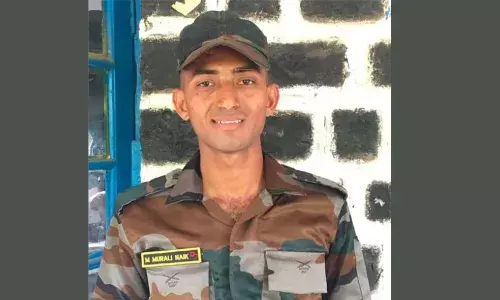 പാക് വെടിവെയ്പ്പില് സൈനികന് വീരമൃത്യു പാക് വെടിവെയ്പ്പില് സൈനികന് വീരമൃത്യു