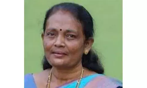 ബസില് നിന്ന് ഇറങ്ങി റോഡ് മുറിച്ചുകടക്കുന്നതിനിടെ കാറിടിച്ച് കാല്നടയാത്രക്കാരിക്ക് ദാരുണാന്ത്യം ബസില് നിന്ന് ഇറങ്ങി റോഡ് മുറിച്ചുകടക്കുന്നതിനിടെ കാറിടിച്ച് കാല്നടയാത്രക്കാരിക്ക് ദാരുണാന്ത്യം