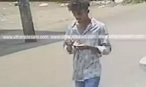 കാഞ്ഞങ്ങാട് റെയില്വേ സ്റ്റേഷന് റോഡില് നിന്ന് ബൈക്ക് കവര്ന്ന മോഷ്ടാവിന്റെ സി.സി.ടി.വി ദൃശ്യം പുറത്തു വന്നു കാഞ്ഞങ്ങാട് റെയില്വേ സ്റ്റേഷന് റോഡില് നിന്ന് ബൈക്ക് കവര്ന്ന മോഷ്ടാവിന്റെ സി.സി.ടി.വി ദൃശ്യം പുറത്തു വന്നു