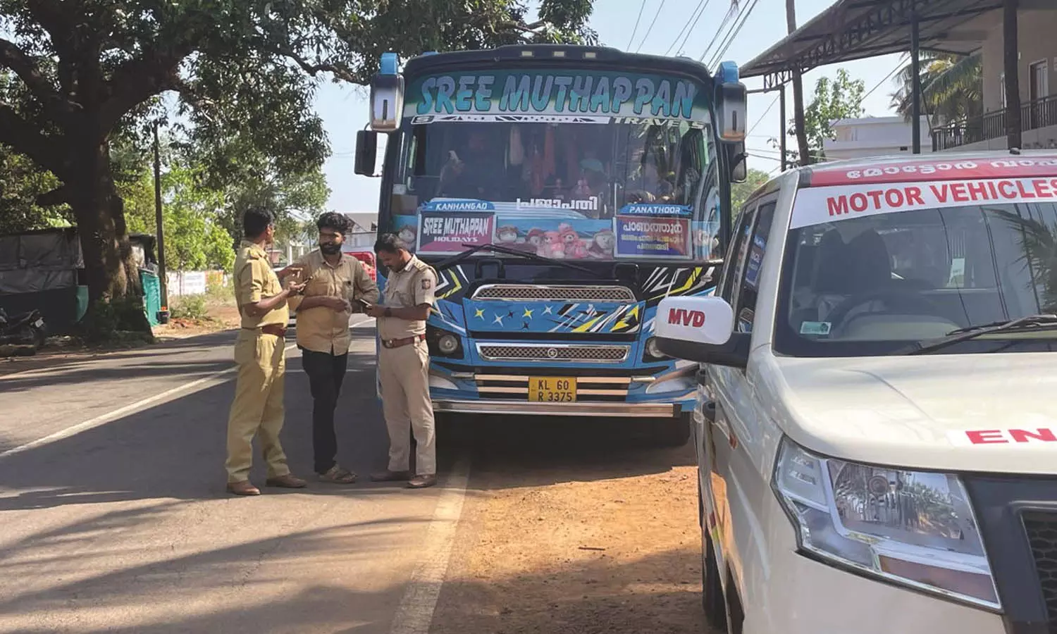 ഫെയര് സ്റ്റേജ് മാറ്റം: ബസ് ചാര്ജ് കുറച്ചിട്ടും കൂട്ടി വാങ്ങുന്നു; നടപടിയുമായി മോട്ടോര് വാഹന വകുപ്പ് ഫെയര് സ്റ്റേജ് മാറ്റം: ബസ് ചാര്ജ് കുറച്ചിട്ടും കൂട്ടി വാങ്ങുന്നു; നടപടിയുമായി മോട്ടോര് വാഹന വകുപ്പ്