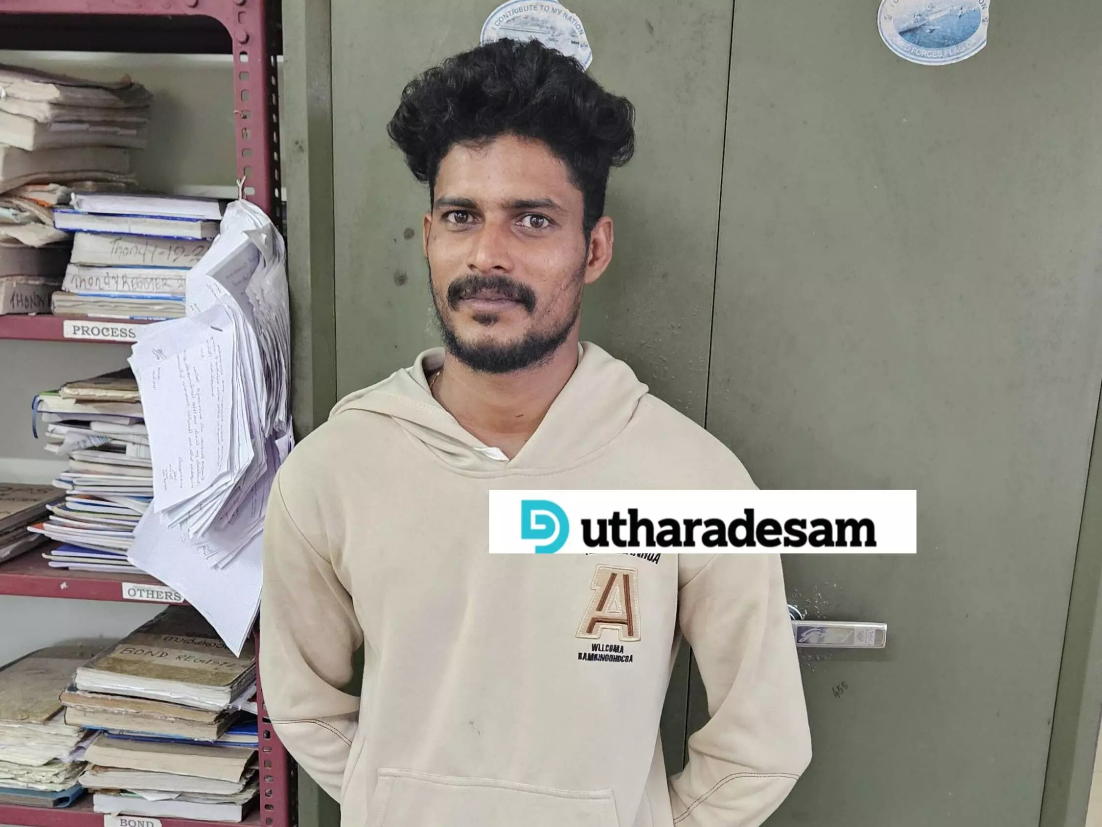 കുമ്പളയിൽ 10 ഗ്രാം കഞ്ചാവ് പിടിച്ചു: യുവാവ് അറസ്റ്റിൽ കുമ്പളയിൽ 10 ഗ്രാം കഞ്ചാവ് പിടിച്ചു: യുവാവ് അറസ്റ്റിൽ
