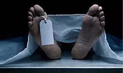 രക്തസ്രാവത്തെ തുടര്ന്ന് മരിച്ച പ്ലസ് വണ് വിദ്യാര്ഥിനി ഗര്ഭിണിയെന്ന് പോസ്റ്റുമോര്ട്ടം റിപ്പോര്ട്ട്: പൊലീസ് കേസെടുത്തു രക്തസ്രാവത്തെ തുടര്ന്ന് മരിച്ച പ്ലസ് വണ് വിദ്യാര്ഥിനി ഗര്ഭിണിയെന്ന് പോസ്റ്റുമോര്ട്ടം റിപ്പോര്ട്ട്: പൊലീസ് കേസെടുത്തു