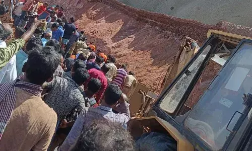 ദേശീയപാത നിർമാണം : മട്ടലായികുന്ന് ഇടിഞ്ഞ് ഇതര സംസ്ഥാന തൊഴിലാളി മരിച്ചു:2 പേർക്ക് പരിക്ക് ദേശീയപാത നിർമാണം : മട്ടലായികുന്ന് ഇടിഞ്ഞ് ഇതര സംസ്ഥാന തൊഴിലാളി മരിച്ചു:2 പേർക്ക് പരിക്ക്