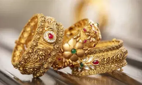 സ്വര്ണം വാങ്ങുന്നവര്ക്ക് ആശ്വാസം; പവന് ഒറ്റയടിക്ക് കുറഞ്ഞത് 1,365 രൂപ സ്വര്ണം വാങ്ങുന്നവര്ക്ക് ആശ്വാസം; പവന് ഒറ്റയടിക്ക് കുറഞ്ഞത് 1,365 രൂപ