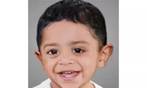 പുതിയ വീടിന്റെ സ്വിമ്മിംഗ് പൂളില് വീണ് 2 വയസുകാരന് ദാരുണാന്ത്യം പുതിയ വീടിന്റെ സ്വിമ്മിംഗ് പൂളില് വീണ് 2 വയസുകാരന് ദാരുണാന്ത്യം