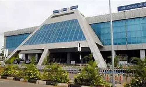 കരിപ്പൂര് വിമാനത്താവളത്തില് നിന്ന് 9 കോടിയുടെ ഹൈബ്രിഡ് കഞ്ചാവുമായി കണ്ണൂര് സ്വദേശികള് പിടിയില് കരിപ്പൂര് വിമാനത്താവളത്തില് നിന്ന് 9 കോടിയുടെ ഹൈബ്രിഡ് കഞ്ചാവുമായി കണ്ണൂര് സ്വദേശികള് പിടിയില്