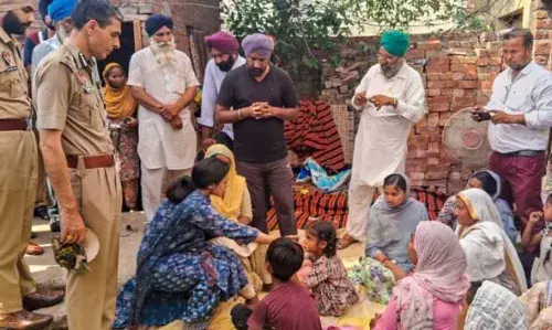 അമൃത്സറില് വ്യാജമദ്യ ദുരന്തം; 15 മരണം, 10 പേര് ഗുരുതരാവസ്ഥയില്; മരണ സംഖ്യ ഉയര്ന്നേക്കും അമൃത്സറില് വ്യാജമദ്യ ദുരന്തം; 15 മരണം, 10 പേര് ഗുരുതരാവസ്ഥയില്; മരണ സംഖ്യ ഉയര്ന്നേക്കും