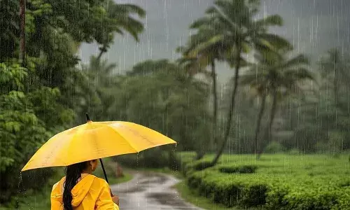 ആകാശം മേഘാവൃതം; കേരളത്തില് മണ്സൂണ് 27ന് എത്തുമെന്ന് പ്രവചനം ആകാശം മേഘാവൃതം; കേരളത്തില് മണ്സൂണ് 27ന് എത്തുമെന്ന് പ്രവചനം