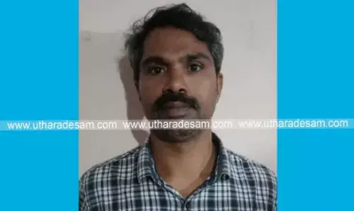 എക് സൈസ് പിന്തുടര്ന്നപ്പോള് കാറും മദ്യവും ഉപേക്ഷിച്ച് നിരവധി കേസുകളിലെ പ്രതി രക്ഷപ്പെട്ടു; മഞ്ചേശ്വരം സ്വദേശിക്കെതിരെ കേസ് എക് സൈസ് പിന്തുടര്ന്നപ്പോള് കാറും മദ്യവും ഉപേക്ഷിച്ച് നിരവധി കേസുകളിലെ പ്രതി രക്ഷപ്പെട്ടു; മഞ്ചേശ്വരം സ്വദേശിക്കെതിരെ കേസ്