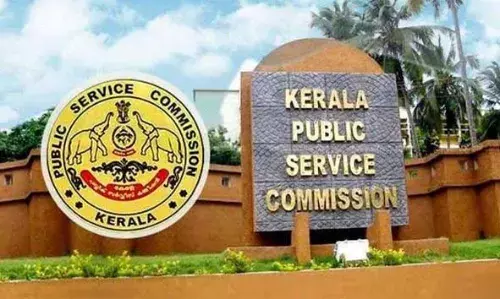 പി.എസ്.സി ചെയര്മാനും അംഗങ്ങള്ക്കും ഉയര്ന്ന പെന്ഷന് അനുവദിച്ച് ഉത്തരവിട്ട് സംസ്ഥാന സര്ക്കാര് പി.എസ്.സി ചെയര്മാനും അംഗങ്ങള്ക്കും ഉയര്ന്ന പെന്ഷന് അനുവദിച്ച് ഉത്തരവിട്ട് സംസ്ഥാന സര്ക്കാര്