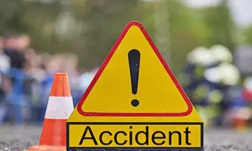 കാഞ്ഞങ്ങാട്ട് സീബ്ര ലൈനില് വെച്ച് കാറിടിച്ച് 3 പേര്ക്ക് പരിക്ക്: യുവതിക്ക് ഗുരുതരം കാഞ്ഞങ്ങാട്ട് സീബ്ര ലൈനില് വെച്ച് കാറിടിച്ച് 3 പേര്ക്ക് പരിക്ക്: യുവതിക്ക് ഗുരുതരം