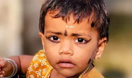 പിതാവ് വാഹനം പിന്നിലേക്ക് എടുക്കുന്നതിനിടെ പരിക്കേറ്റ ഒന്നര വയസ്സുകാരി മരിച്ചു പിതാവ് വാഹനം പിന്നിലേക്ക് എടുക്കുന്നതിനിടെ പരിക്കേറ്റ ഒന്നര വയസ്സുകാരി മരിച്ചു