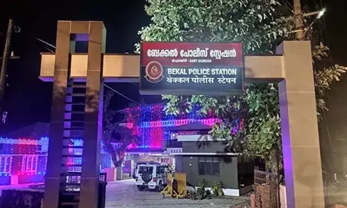 ഫോൺ വിളിക്കിടെ ശല്യം ചെയ്തു: അമ്മ മകൻ്റെ ദേഹം പൊള്ളിച്ചതായി പരാതി ഫോൺ വിളിക്കിടെ ശല്യം ചെയ്തു: അമ്മ മകൻ്റെ ദേഹം പൊള്ളിച്ചതായി പരാതി