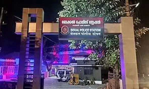 ബട്ടത്തൂരിലെ ചൂതാട്ട കേന്ദ്രത്തില്‍ പൊലീസ് റെയ്ഡ്; 5 പേര്‍ അറസ്റ്റില്‍
