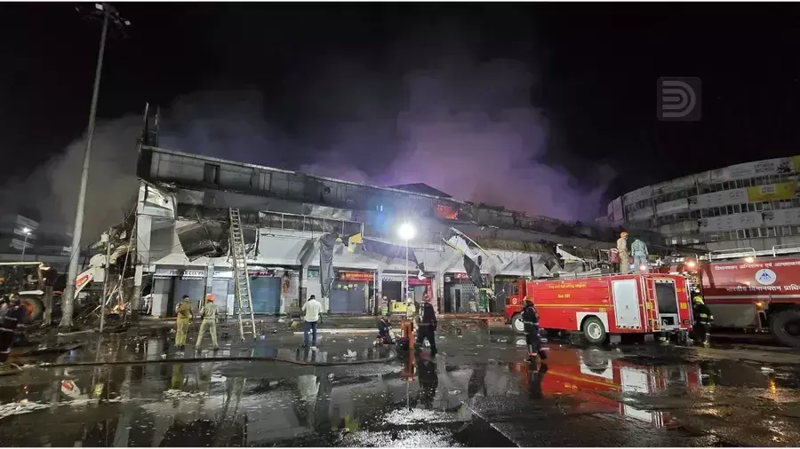 കോഴിക്കോട് പുതിയ സ്റ്റാന്ഡിലെ തീപിടിത്തം; രണ്ട് ദിവസത്തിനകം അന്വേഷണ റിപ്പോർട്ട് സമർപ്പിക്കാൻ നിർദേശം കോഴിക്കോട് പുതിയ സ്റ്റാന്ഡിലെ തീപിടിത്തം; രണ്ട് ദിവസത്തിനകം അന്വേഷണ റിപ്പോർട്ട് സമർപ്പിക്കാൻ നിർദേശം