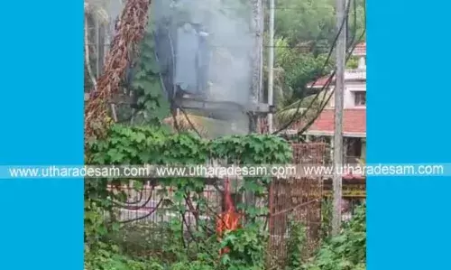 കുമ്പളയില് ട്രാന്സ് ഫോര്മറിന് തീപിടിച്ചു കുമ്പളയില് ട്രാന്സ് ഫോര്മറിന് തീപിടിച്ചു