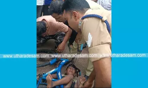 സൈക്കിള് ചെയിനില് കാല് കുടുങ്ങി; രക്ഷകരായി അഗ്നി ശമന സേന സൈക്കിള് ചെയിനില് കാല് കുടുങ്ങി; രക്ഷകരായി അഗ്നി ശമന സേന