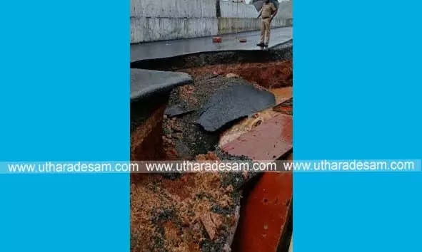 മാവുങ്കാല് കല്യാണ് റോഡില് ദേശീയപാത സര്വീസ് റോഡ് തകര്ന്നു; ഗതാഗതം സ്തംഭിച്ചു മാവുങ്കാല് കല്യാണ് റോഡില് ദേശീയപാത സര്വീസ് റോഡ് തകര്ന്നു; ഗതാഗതം സ്തംഭിച്ചു