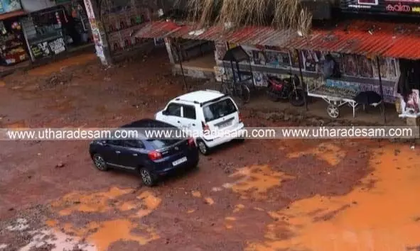 കാഞ്ഞങ്ങാട് പഴയ ബസ് സ്റ്റാന്ഡ് യാര്ഡില് വെള്ളക്കെട്ട്; ഓവുചാല് കുഴയില് വീണ് നിരവധി പേര്ക്ക് പരിക്ക്; മനുഷ്യാവകാശ കമ്മീഷന് കേസെടുത്തു കാഞ്ഞങ്ങാട് പഴയ ബസ് സ്റ്റാന്ഡ് യാര്ഡില് വെള്ളക്കെട്ട്; ഓവുചാല് കുഴയില് വീണ് നിരവധി പേര്ക്ക് പരിക്ക്; മനുഷ്യാവകാശ കമ്മീഷന് കേസെടുത്തു