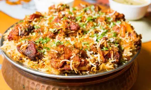 ബിരിയാണിക്ക് സാലഡ് കിട്ടിയില്ല; കൊല്ലത്ത് കൂട്ടത്തല്ല്; 4 പേര്ക്ക് പരിക്ക് ബിരിയാണിക്ക് സാലഡ് കിട്ടിയില്ല; കൊല്ലത്ത് കൂട്ടത്തല്ല്; 4 പേര്ക്ക് പരിക്ക്