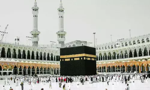 മക്കയിലേക്ക് തീര്ത്ഥാടക പ്രവാഹം; പുണ്യഭൂമി പ്രാര്ത്ഥാനാ മുഖരിതം മക്കയിലേക്ക് തീര്ത്ഥാടക പ്രവാഹം; പുണ്യഭൂമി പ്രാര്ത്ഥാനാ മുഖരിതം