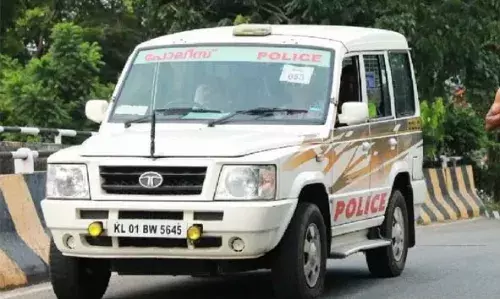 കണ്ണൂരില് യുവാവിനെ വീട്ടില് കയറി വെട്ടിക്കൊന്നു; ഭാര്യയ്ക്ക് പരിക്ക് കണ്ണൂരില് യുവാവിനെ വീട്ടില് കയറി വെട്ടിക്കൊന്നു; ഭാര്യയ്ക്ക് പരിക്ക്