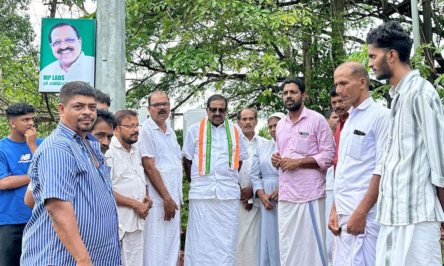 ബദിയടുക്ക ടൗണ് കെടഞ്ചി റോഡ് ഹൈമാസ്റ്റ് വെളിച്ചത്തില് ബദിയടുക്ക ടൗണ് കെടഞ്ചി റോഡ് ഹൈമാസ്റ്റ് വെളിച്ചത്തില്