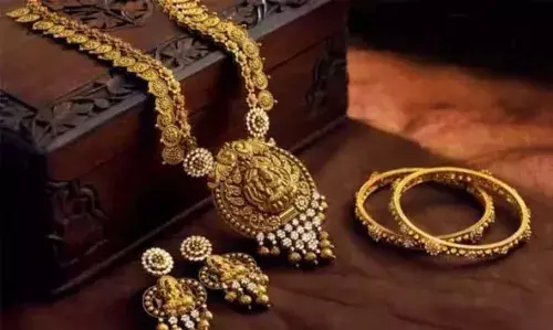 10 ദിവസത്തെ ഇടവേളയ്ക്കുശേഷം 71,000 കടന്ന് സ്വര്ണവില; പവന് ഒറ്റയടിക്ക് കൂടിയത് 1,760 രൂപ 10 ദിവസത്തെ ഇടവേളയ്ക്കുശേഷം 71,000 കടന്ന് സ്വര്ണവില; പവന് ഒറ്റയടിക്ക് കൂടിയത് 1,760 രൂപ